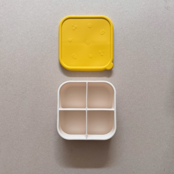 Nok Nok Snackbox Φαγητοδοχείο Σιλικόνης με 4 χωρίσματα 800ml (Milk with Curry)