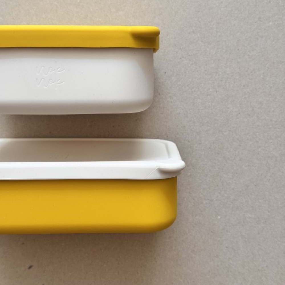 NokNok Snackbox Φαγητοδοχείο Σιλικόνης με 4 χωρίσματα 800ml (Milk with Curry)