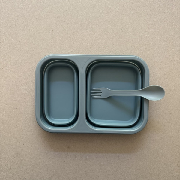 Nok Nok Αναδιπλούμενο Φαγητοδοχείο Σιλικόνης με 2 χωρίσματα και Κουταλοπίρουνο 950ml (Sky Blue)