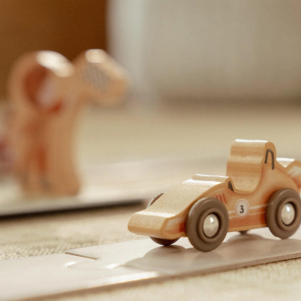 Little Dutch Βαλιτσάκι Παιχνιδιού με Πίστα Αγώνων FSC