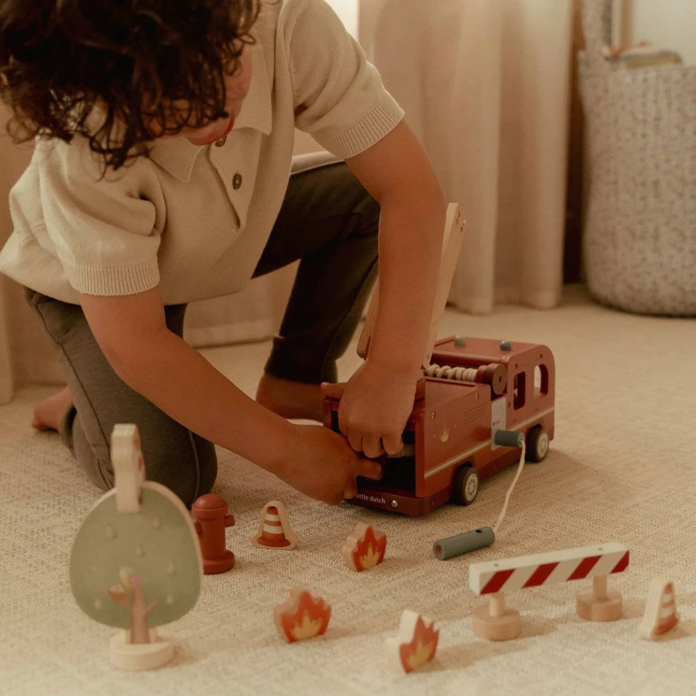 Little Dutch Ξύλινο Πυροσβεστικό Όχημα με Αξεσουάρ FSC