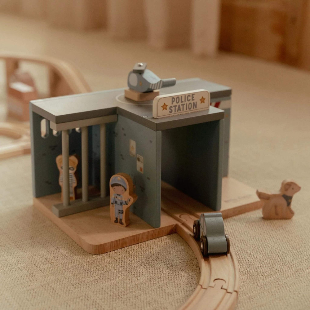 Little Dutch Ξύλινο Αστυνομικό Τμήμα με Αξεσουάρ FSC