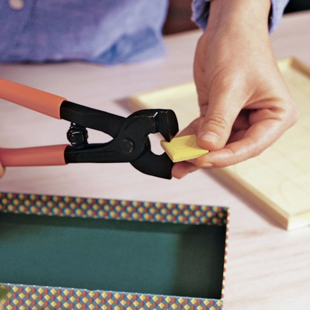 Djeco Atelier 73 - Ψηφιδωτό σε Ξύλινη Βάση "Παγώνι"