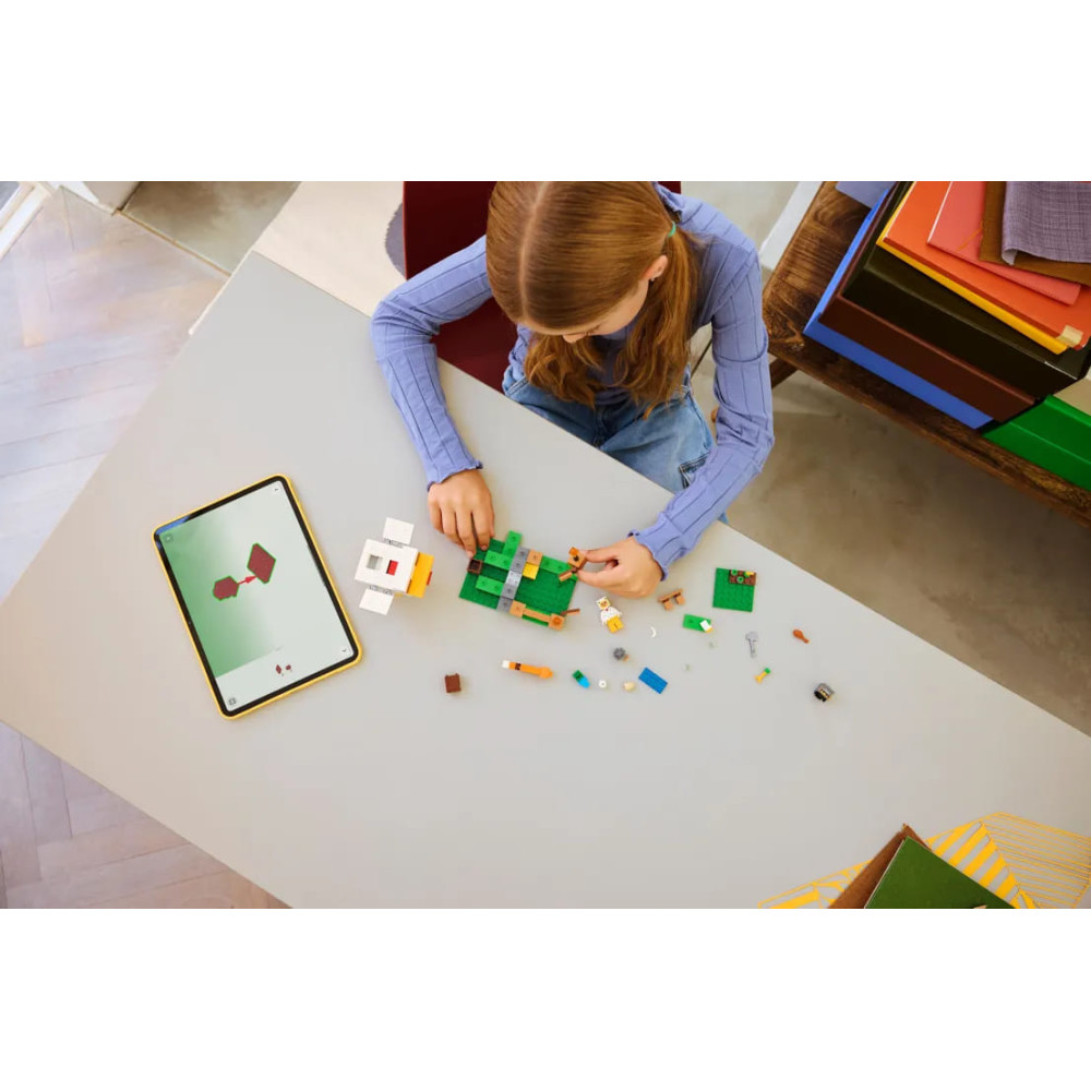 LEGO Minecraft Chicken Farm (21585)