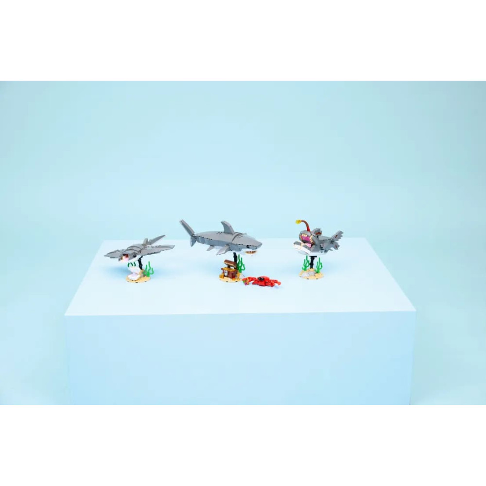 LEGO Creator 3in1 Fierce Shark With A Treasure Chest (31381)