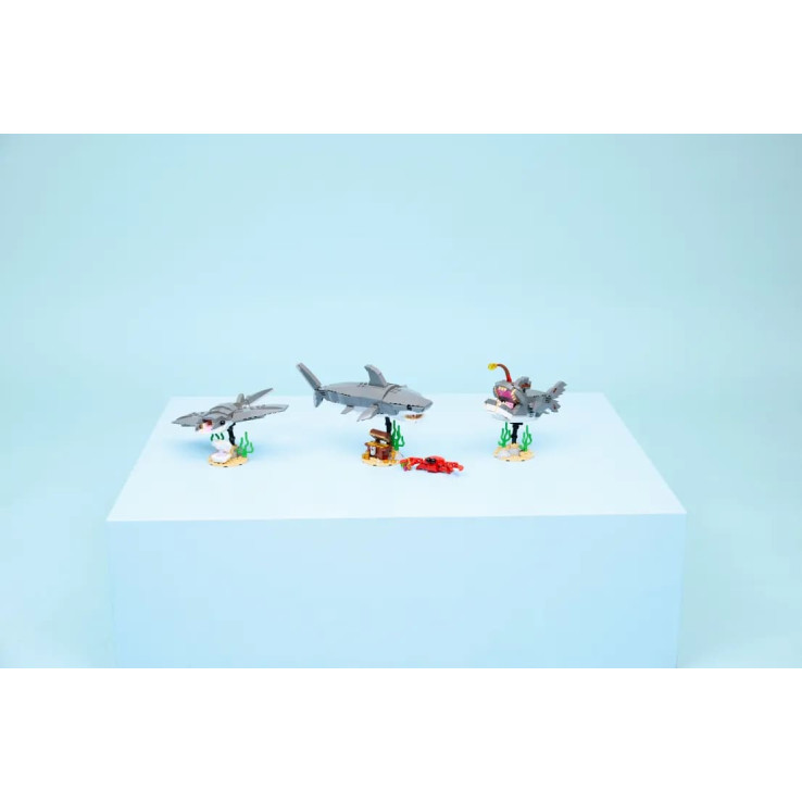 LEGO Creator 3in1 Fierce Shark With A Treasure Chest (31381)