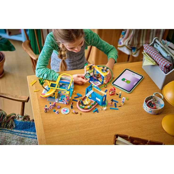 LEGO Friends Heartlake City Friends Club House (42689)