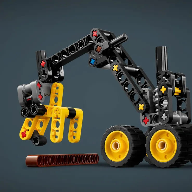 LEGO Technic John Deere 1470H Wheeled Harvester (42218)