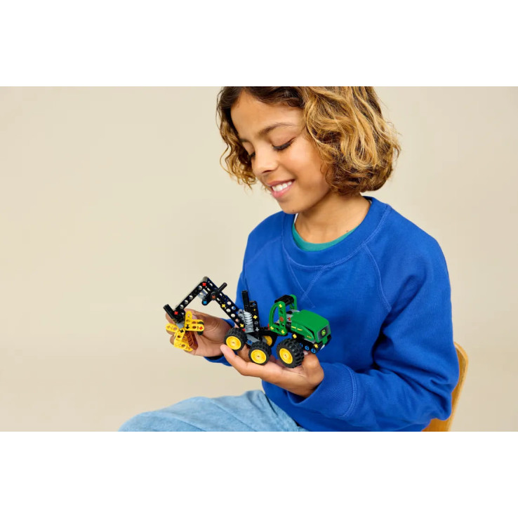 LEGO Technic John Deere 1470H Wheeled Harvester (42218)
