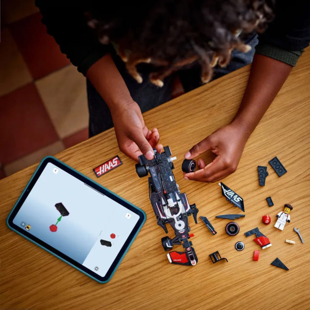 LEGO Speed Champions Moneygram Haas F1 Team VF-24 Race Car (77250)