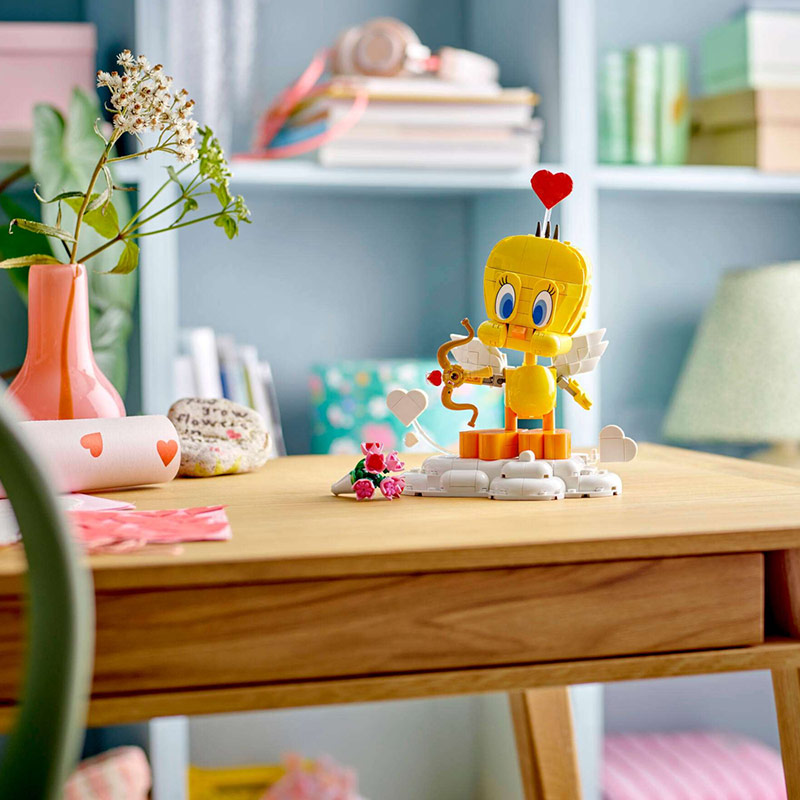 LEGO® Sweetheart Tweety Bird (40824)