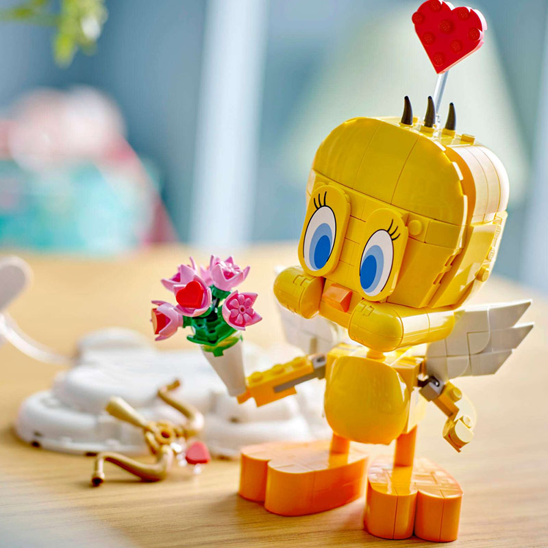 LEGO® Sweetheart Tweety Bird (40824)
